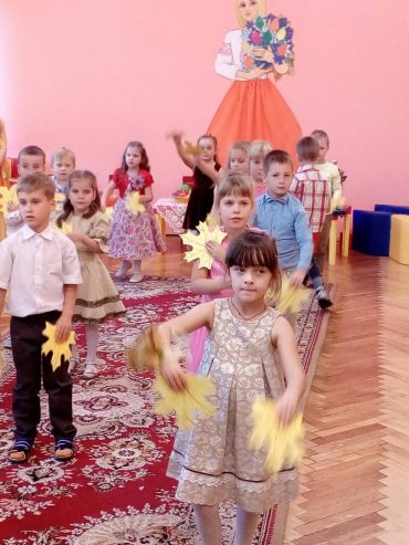 Музыкальное развлечение «Осенняя ярмарка для мам»